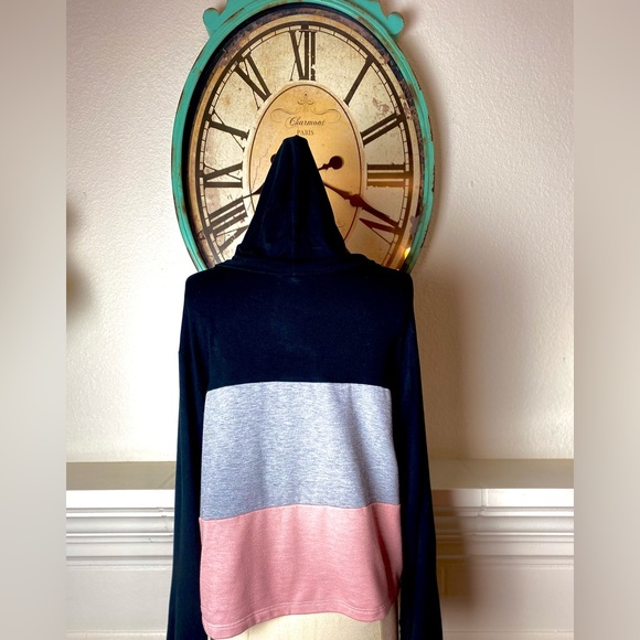 Cropped Light Weight Sweater - Picture 3 of 6